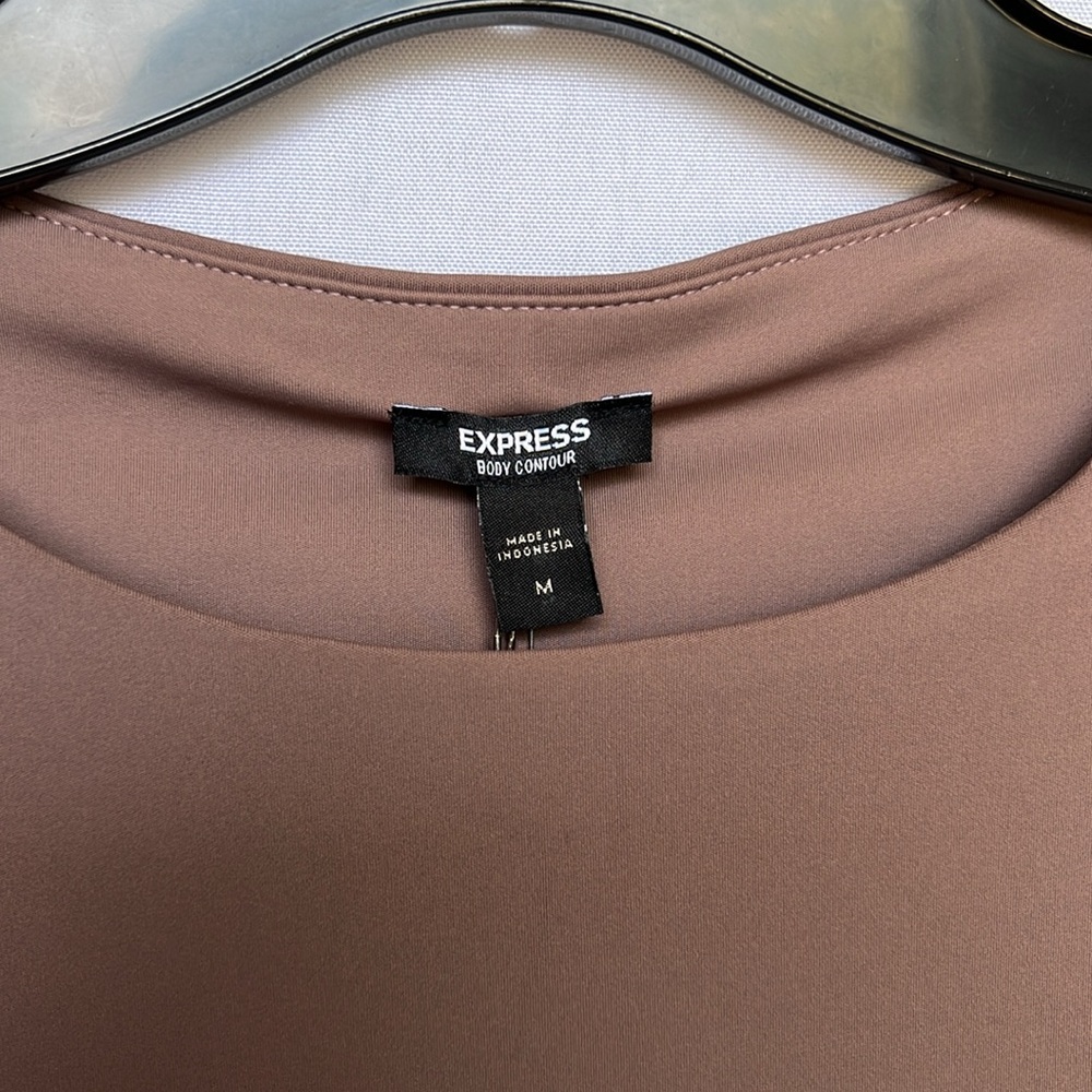 Express Fitted Short Sleeve Top - Picture 3 of 6